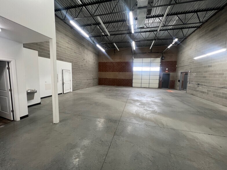 More Photos Of 1693 W American Way, Payson Warehouse For Lease