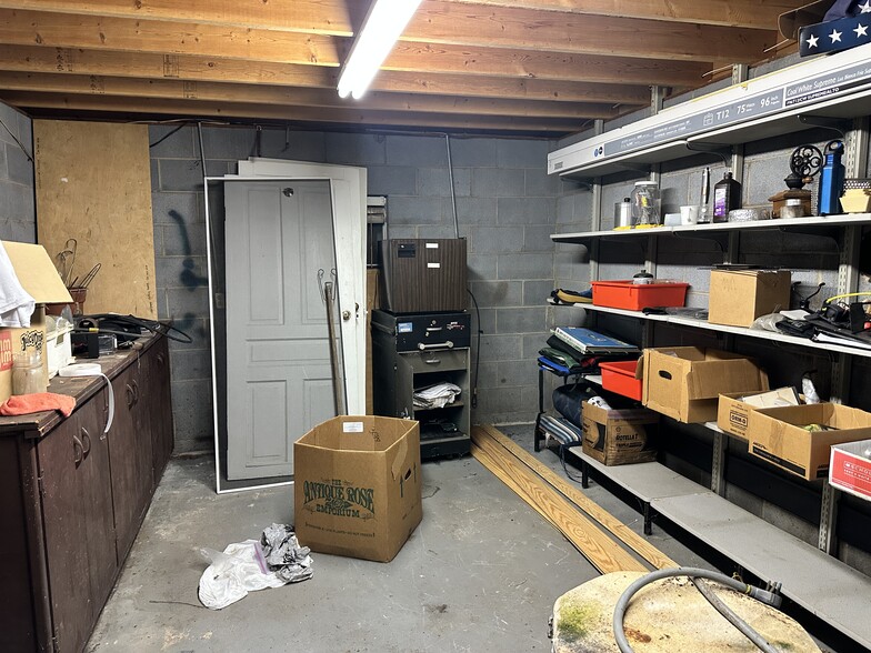 More Photos Of 1048 Klondike Rd, State Road Office For Sale