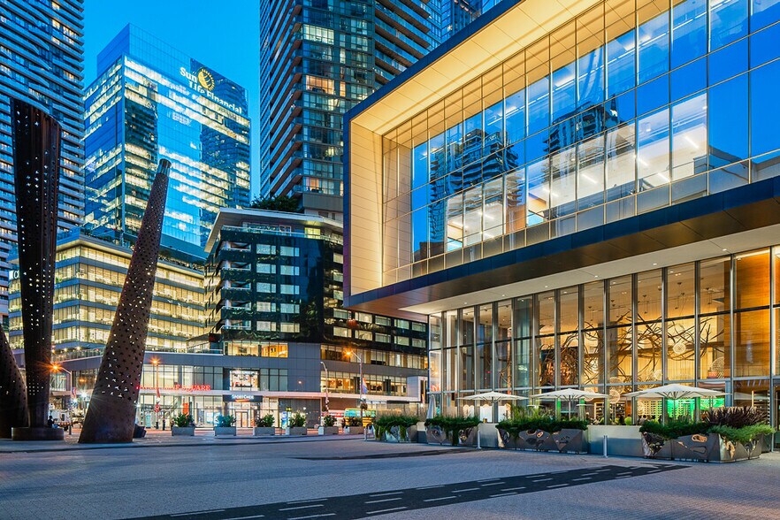 More Photos Of 25 York St, Toronto Office For Lease