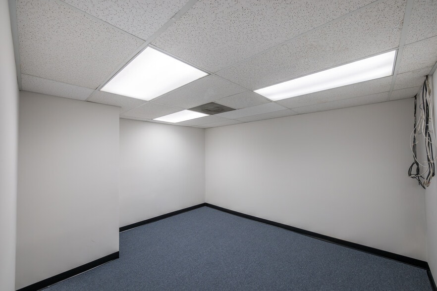More Photos Of 6805 Stuart Ln S, Jacksonville Warehouse For Lease