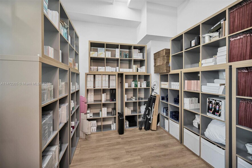 More Photos Of 1560 Lenox Ave, Miami Beach Office For Sale