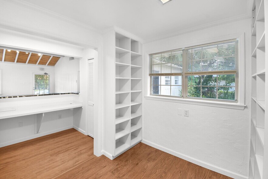 More Photos Of 300 SE Detroit Ave, Stuart Office For Sale