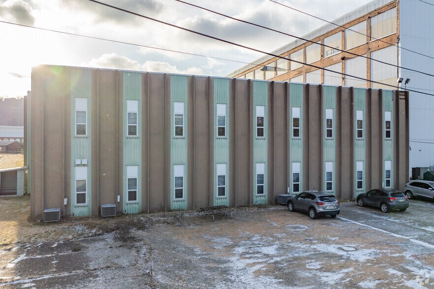 More Photos Of 1003-1005 Airbrake Ave, Wilmerding Distribution For Lease