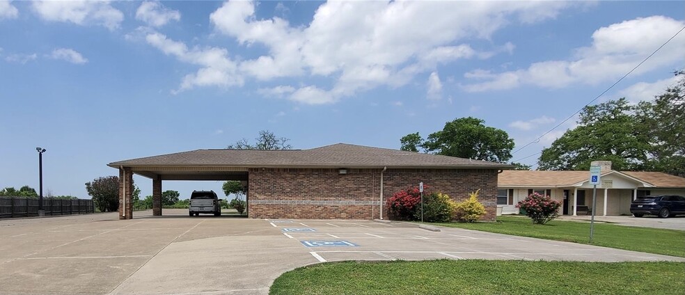 Primary Photo Of 626 W Main St, Fairfield Religious Facility For Lease