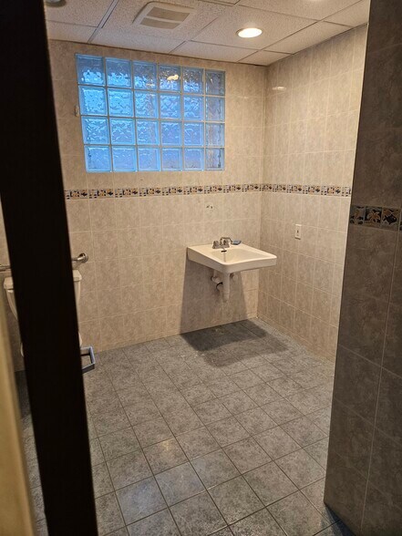 More Photos Of 164 Commack Rd, Commack Medical For Sale