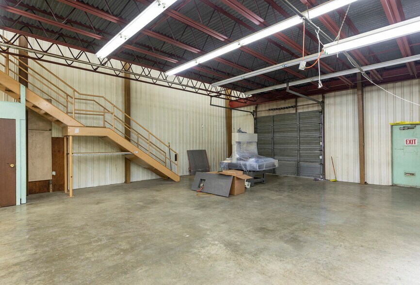 More Photos Of 4400 24th Ave W, Seattle Manufacturing For Sale