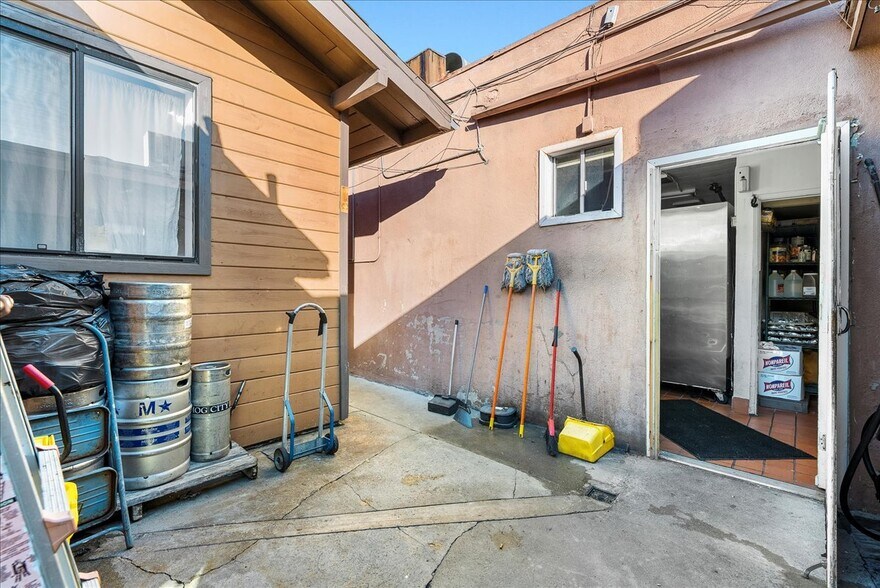 More Photos Of 2400 E 7th St, Long Beach Restaurant For Sale
