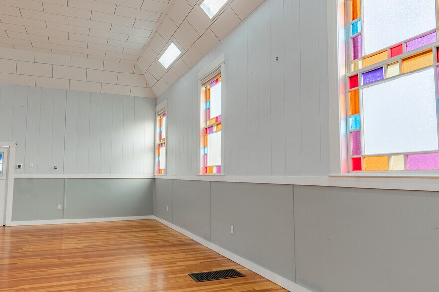 More Photos Of 57 Saco Ave, Old Orchard Beach Freestanding For Lease