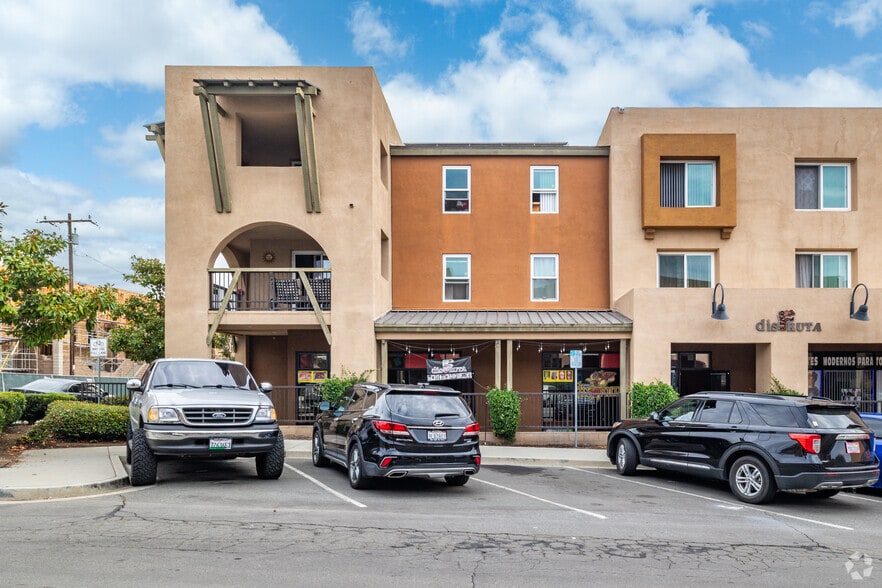 More Photos Of 444-458 W Mission Rd, San Marcos Storefront Retail Office For Lease