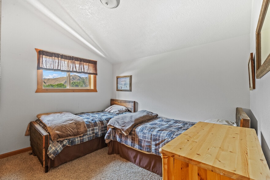 More Photos Of 302 Berger St, Riggins Apartments For Sale