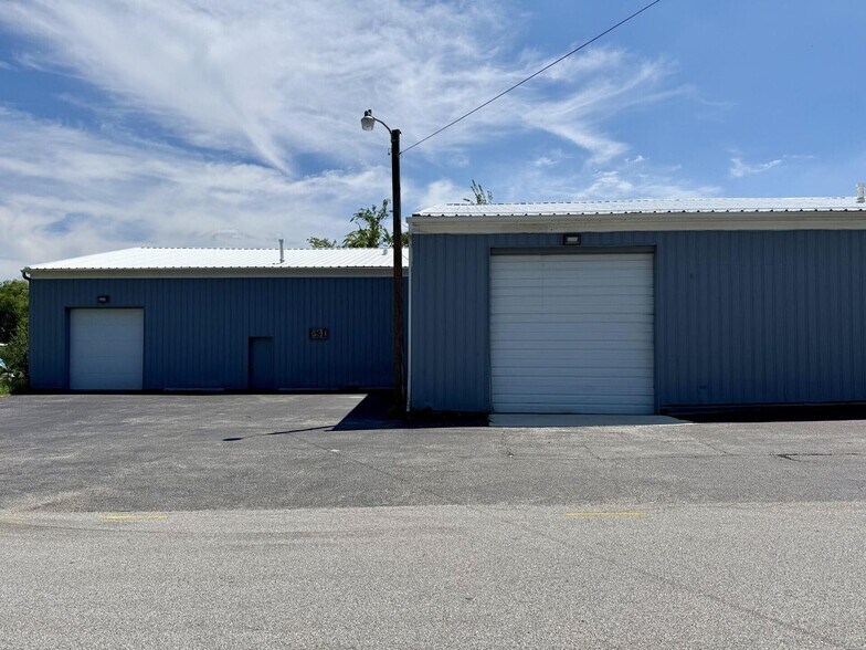 More Photos Of 13501 Morse St, Cedar Lake Industrial For Lease