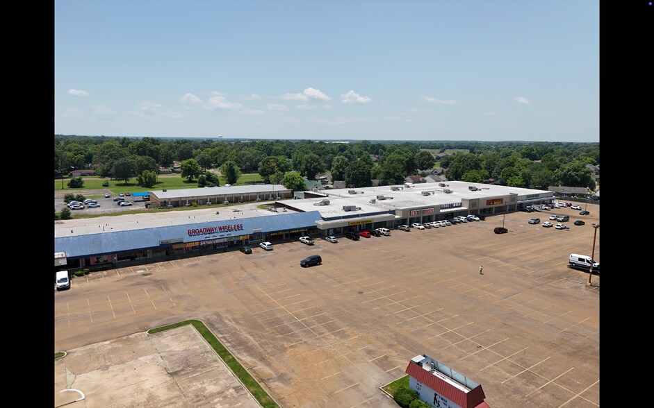 More Photos Of 500 W Broadway St, West Memphis Unknown For Lease