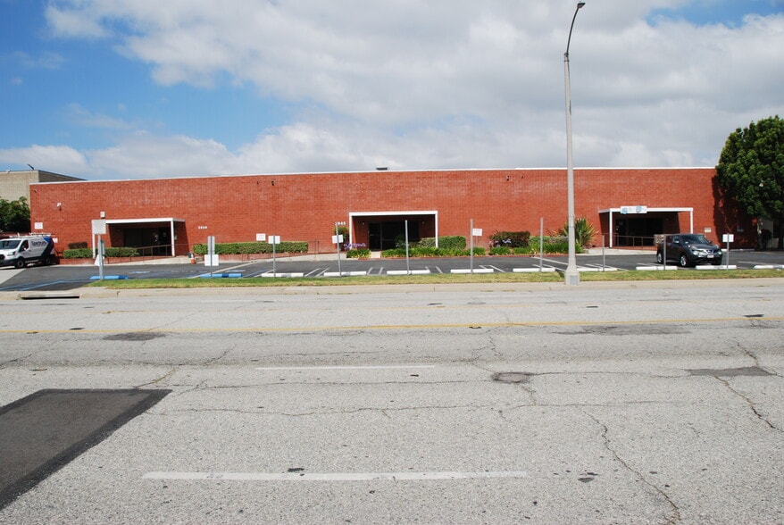 More Photos Of 2935-2955 Redondo Ave, Long Beach Warehouse For Lease