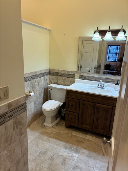 More Photos Of 1011 Hoosick Rd, Troy Storefront Retail Residential For Sale