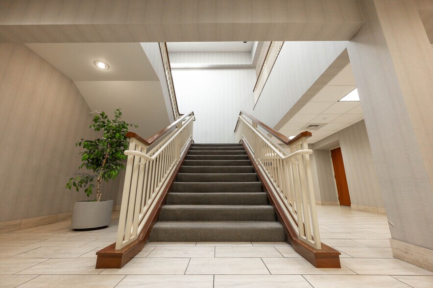 More Photos Of 7200 W Cathedral Rock Dr, Las Vegas Medical For Sale