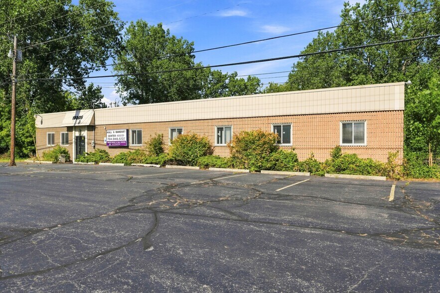 More Photos Of 12305 Beech Daly Rd, Taylor Flex For Sale