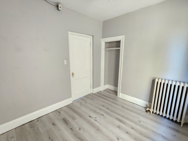 More Photos Of 170 Simcoe St S, Oshawa Apartments For Sale