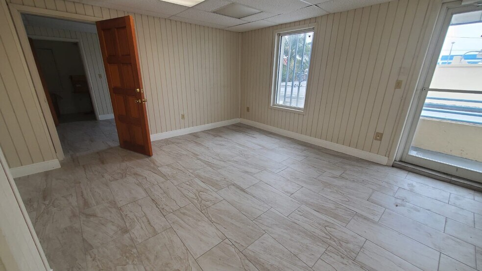 More Photos Of 330-332 W 9th St, Hialeah Storefront Retail Office For Lease