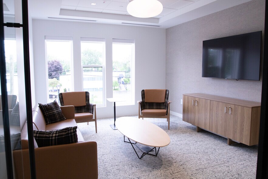 More Photos Of 27 S Squirrel Rd, Auburn Hills Coworking Space