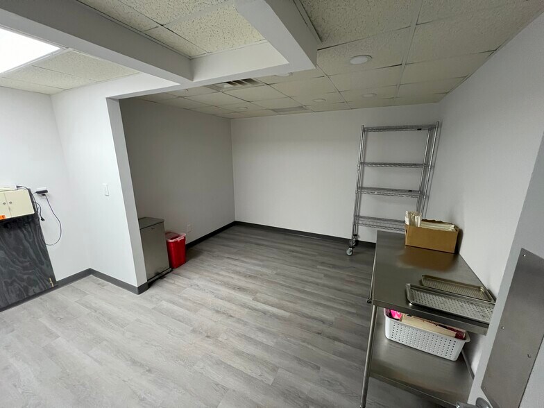 More Photos Of 5757 Glenway Ave, Cincinnati Medical For Sale