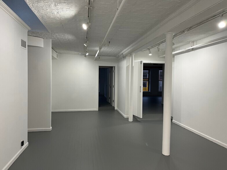 More Photos Of 277 Grand St, New York Storefront Retail Office For Lease