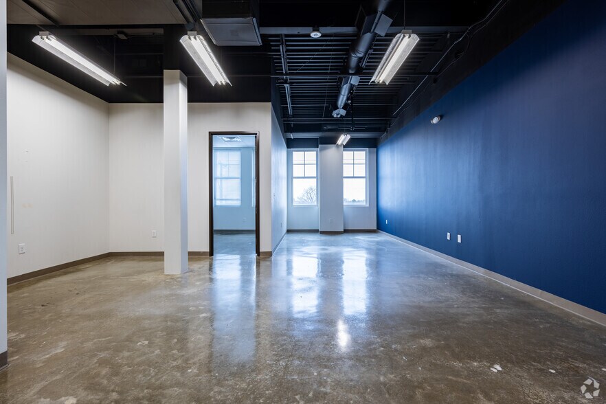 More Photos Of 129 S Main St, Grapevine Storefront Retail Office For Lease