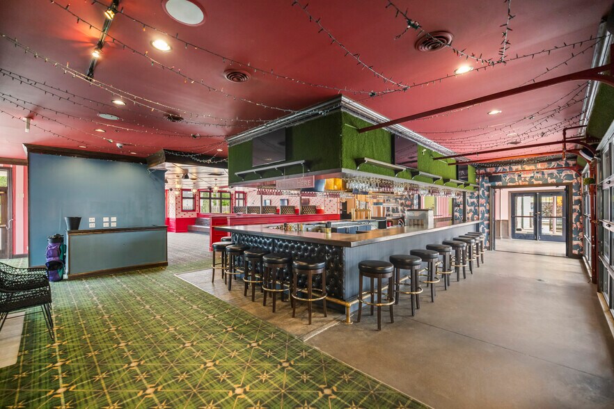 More Photos Of 2501 & 2519 Marshall St NE, Minneapolis Restaurant For Sale