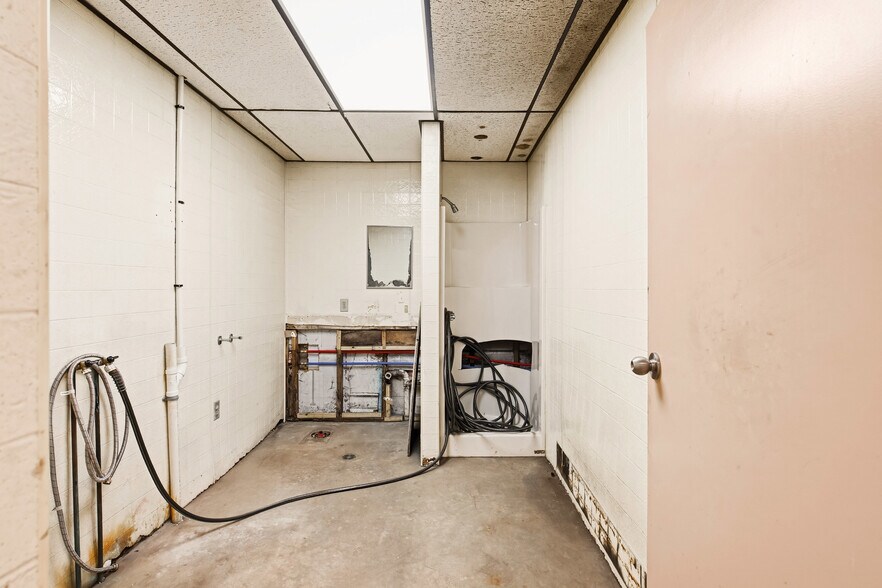 More Photos Of 1908 Water Level Rd, Somerset Specialty For Sale