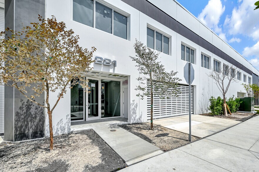 More Photos Of 221 NE 67th St, Miami Warehouse For Sale