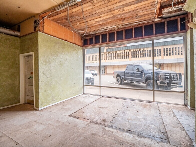 More Photos Of 212 E Choctaw Ave, Mcalester Office For Sale