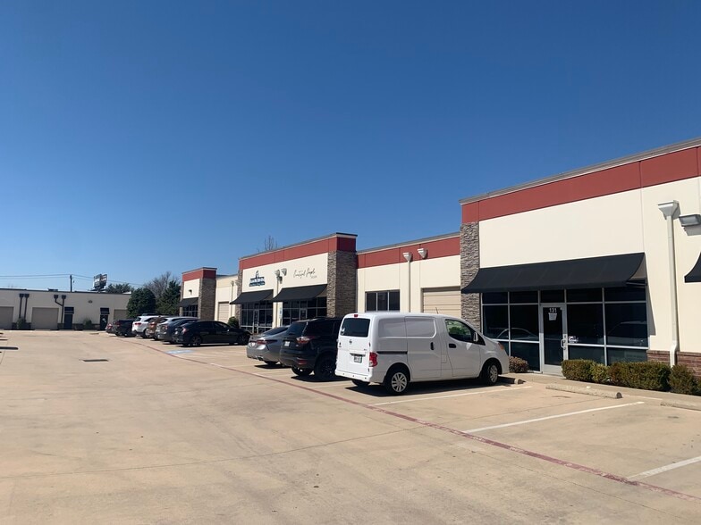 More Photos Of 7205 S Cooper St, Arlington Unknown For Lease