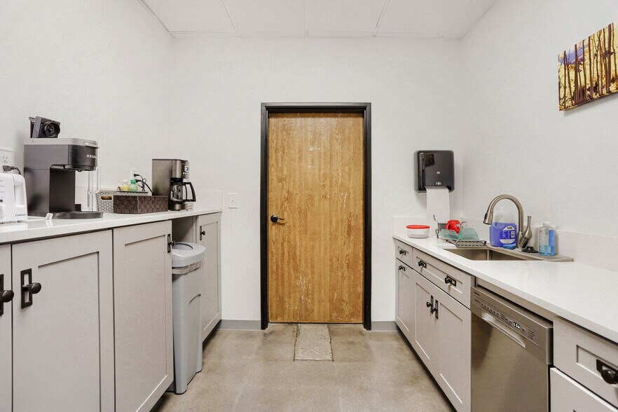More Photos Of 573 S Arthur Ave, Louisville Warehouse For Sale