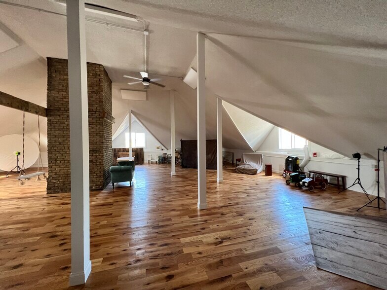 More Photos Of 250 St. John St, Loretto Warehouse For Lease