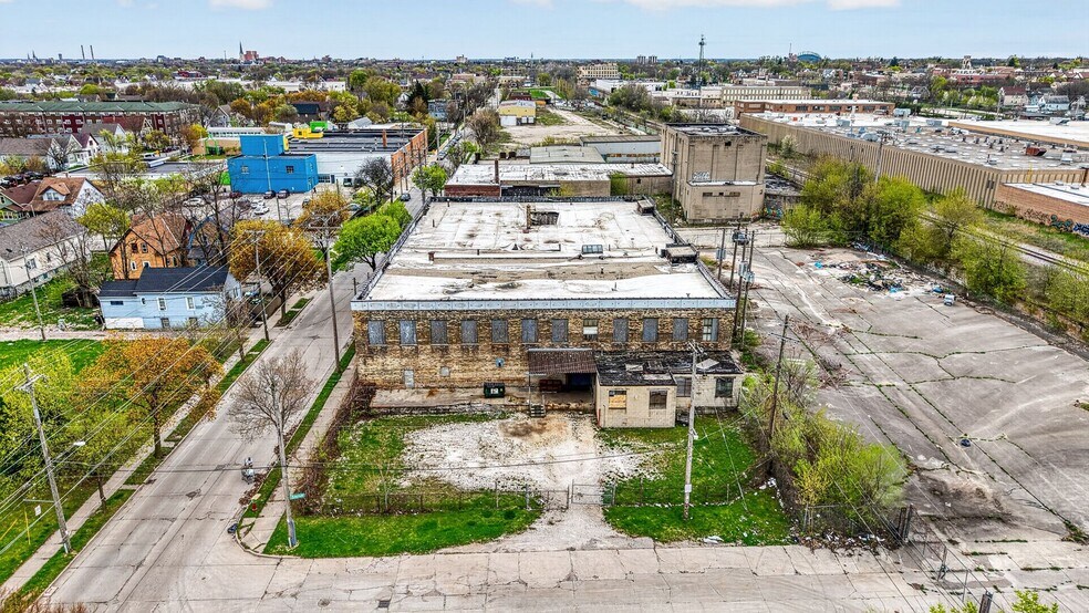 More Photos Of 3000 W Clarke St, Milwaukee Warehouse For Sale