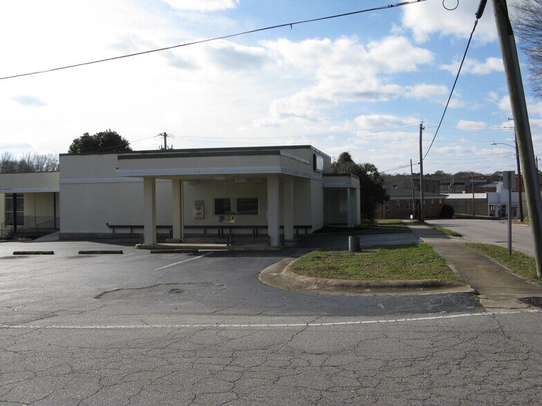 More Photos Of 403 Nash St, Louisburg Bank For Lease