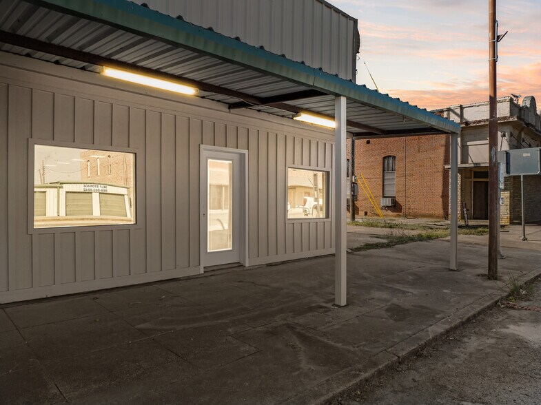 Primary Photo Of 109 W Main St, Itasca Storefront For Lease