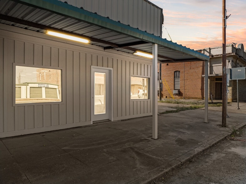 Primary Photo Of 109 W Main St, Itasca Storefront For Sale