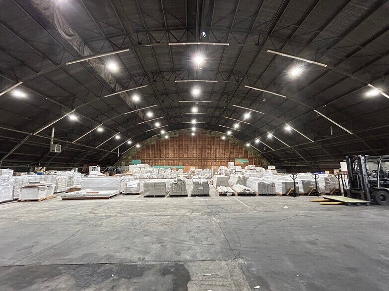 More Photos Of 11640 Hart St, North Hollywood Warehouse For Sale