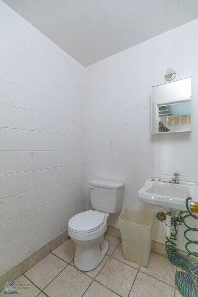 More Photos Of 817 Butternut St, Abilene Flex For Sale