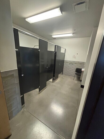 More Photos Of 3370 Drennan Industrial Loop S, Colorado Springs Flex For Lease