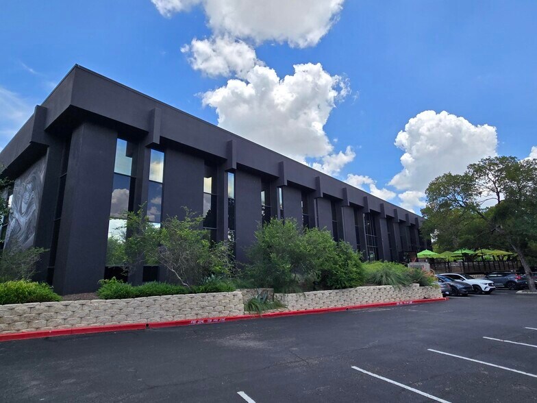 More Photos Of 7719 Wood Hollow Dr, Austin Office For Lease