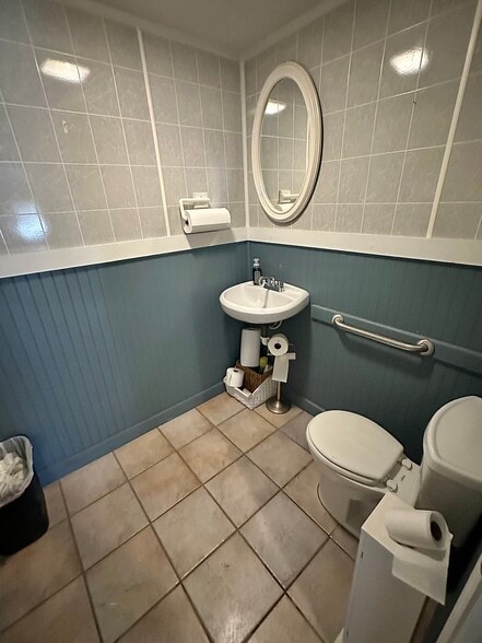 More Photos Of 104 N Orange St, Butler Freestanding For Lease