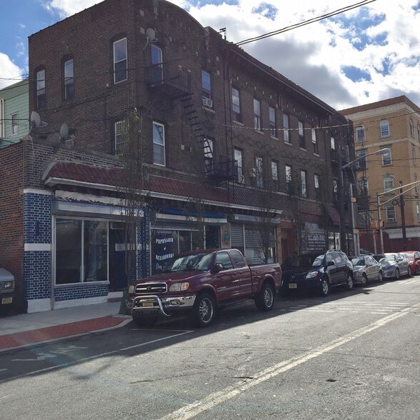 More Photos Of 1704 Summit Ave, Union City Storefront Retail Office For Lease