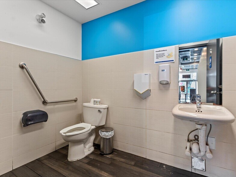 More Photos Of 1878 Mccallum Rd, Abbotsford General Retail For Sale