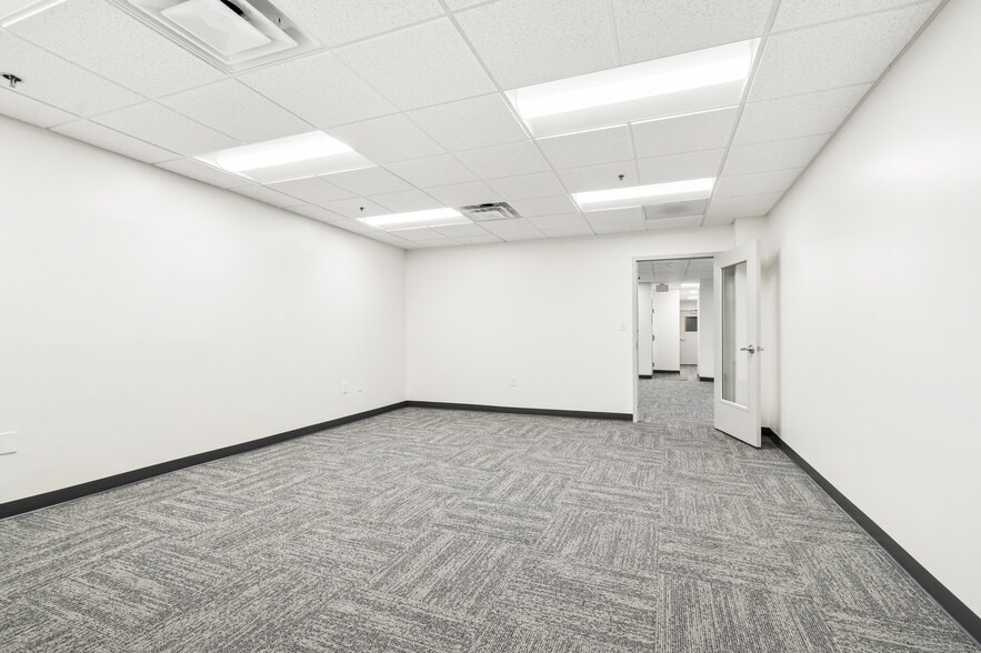 More Photos Of 810 Oregon Ave, Linthicum Unknown For Lease