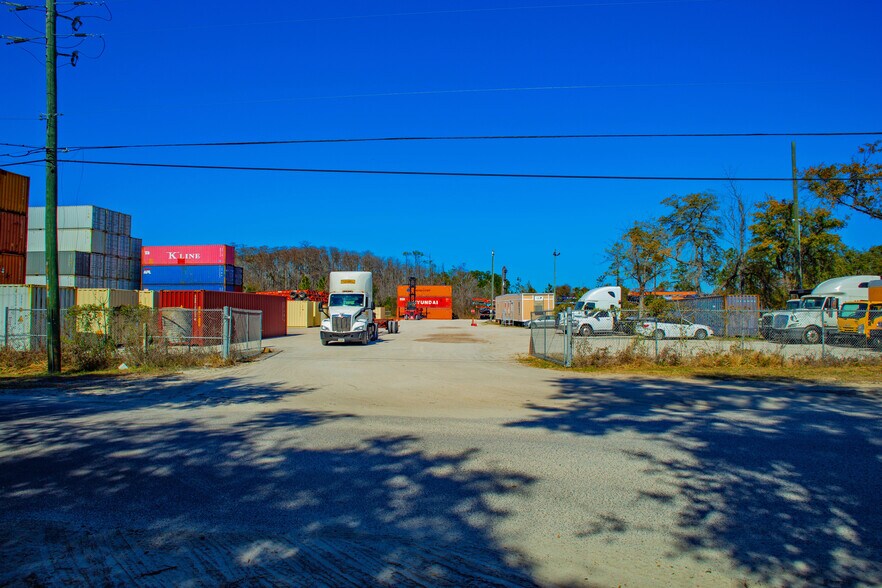 More Photos Of 10458 Alta Dr, Jacksonville Contractor Storage Yard For Lease