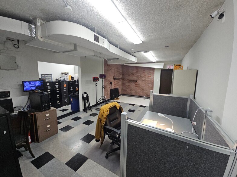 More Photos Of 10653-10657 Burbank Blvd, North Hollywood Office For Sale