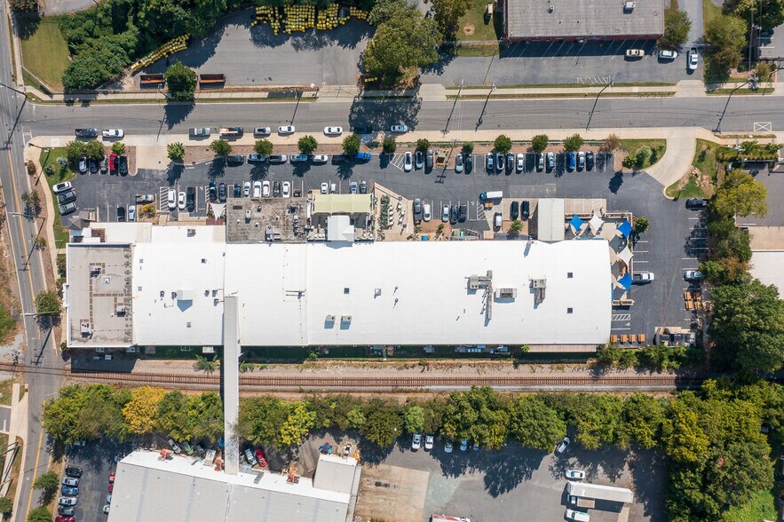 More Photos Of 933 Louise Ave, Charlotte Storefront For Lease