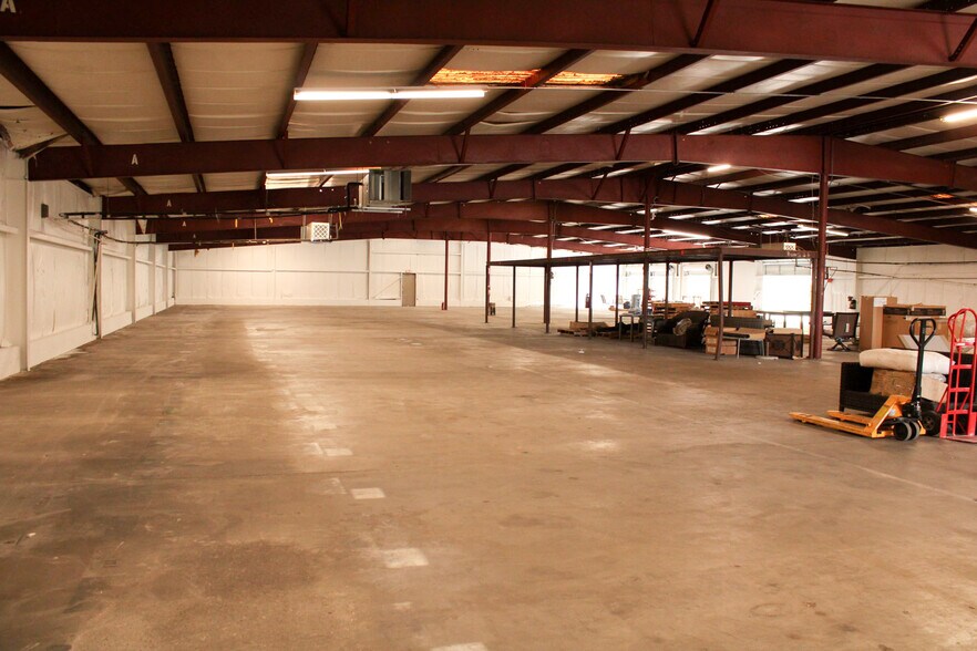 More Photos Of 10980 Enterprise Ave, Bonita Springs Warehouse For Lease