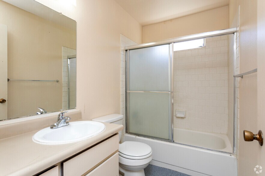 More Photos Of 1905 E Pontiac Way, Fresno Apartments For Sale